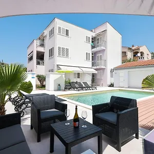 Leona Apartman Bibinje