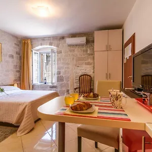 Dora -free Parking Apartman Trogir